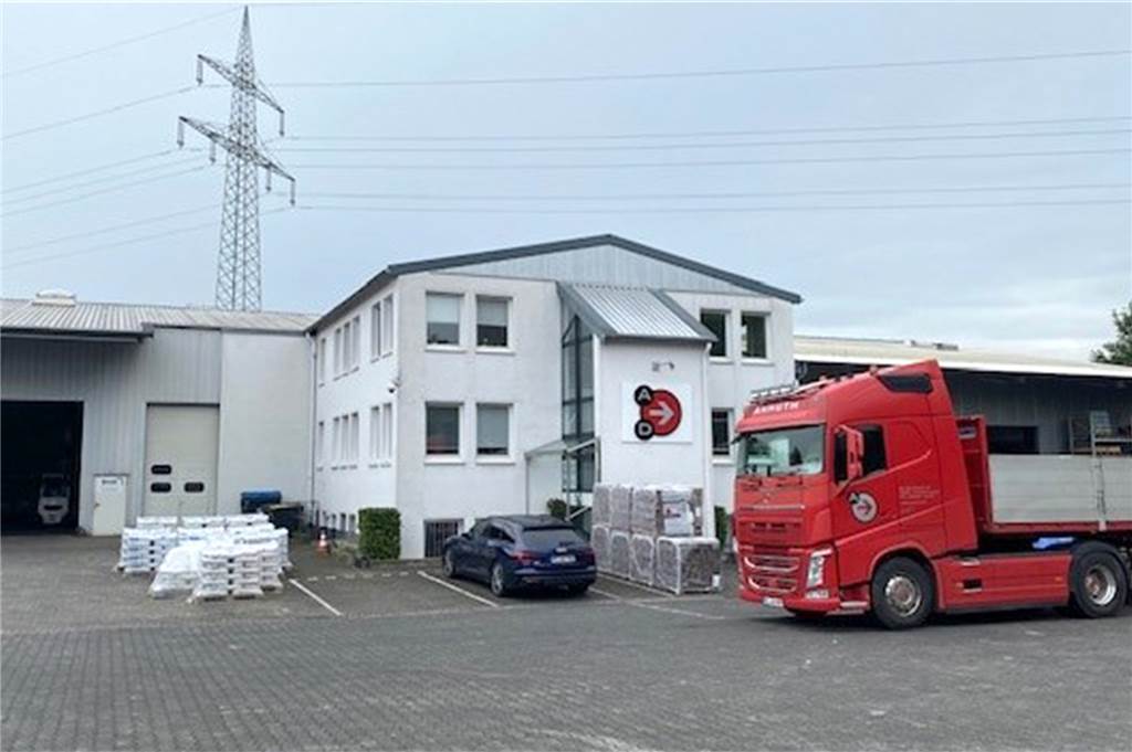 Halterner Spedition zieht aufs Gelände der alten Eisfabrik Schröer Der Firmensitz in Castrop-Rauxel wird Ende des Jahres geschlossen.
