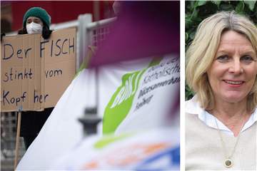 „Der Fisch stinkt vom Kopf her" steht zu Beginn der Dritten Synodalversammlung der deutschen Katholiken auf einem Protestschild. Die Schermbeckerin Petra Becker glaubt, dass bei der Versammlung in einigen Bereichen Schritte in die richtige Richtung gemacht wurden, ist aber weiterhin unzufrieden mit der Aufarbeitung des sexuellem Missbrauchs in der Kirche.