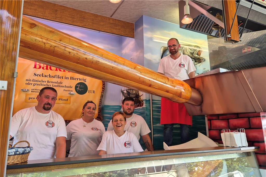 Der Fischwagen von Steffi Wenning gehört ebenso zur St. Anna Kirmes wie zahlreiche andere Schaustellerbetriebe.