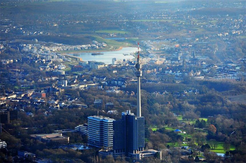 Daten-Quiz: Wie gut kennen Sie Dortmund? Der Florianturm und der Phoenix-See.