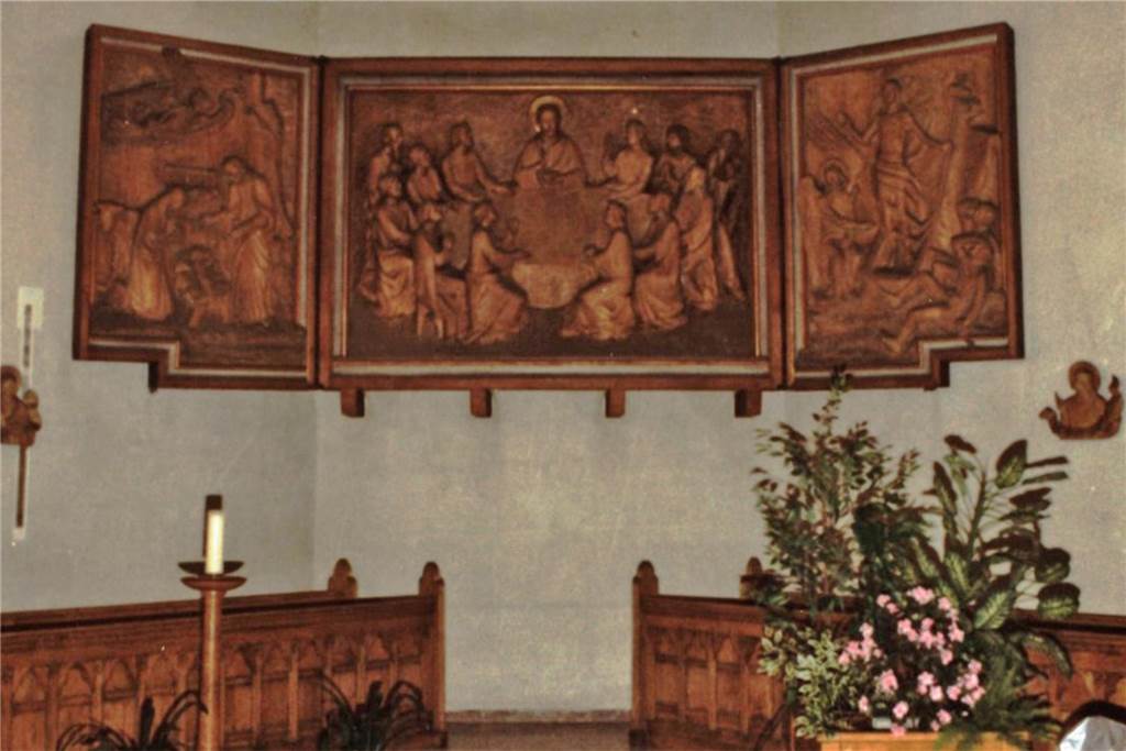 Flügel-Altar in Remigiuskirche: Abendmahl-Darstellung ohne Kelch Flügelaltar im Chorraum der Remigiuskirche nach der Restauration 1971.