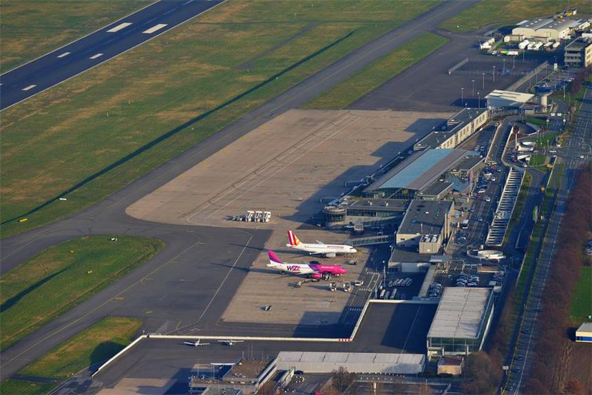 Notlandungen: Zweimal Großalarm, keine Schäden Der Flughafen Dortmund.