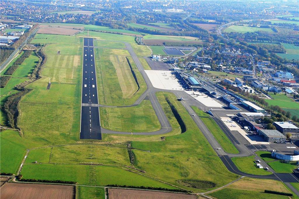 Millionengrab Flughafen: Das hat er die Bürger in 20 Jahren gekostet Der Flughafen Dortmund aus der Luft.