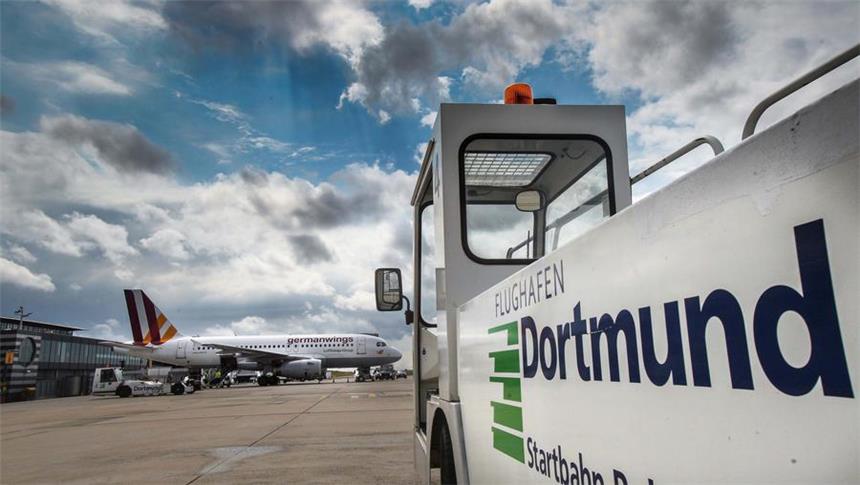 Land stuft Flughafen Dortmund weiter in die zweite Liga ein Der Flughafen Dortmund sieht sich von den Landesplanern weiterhin falsch eingestuft.
