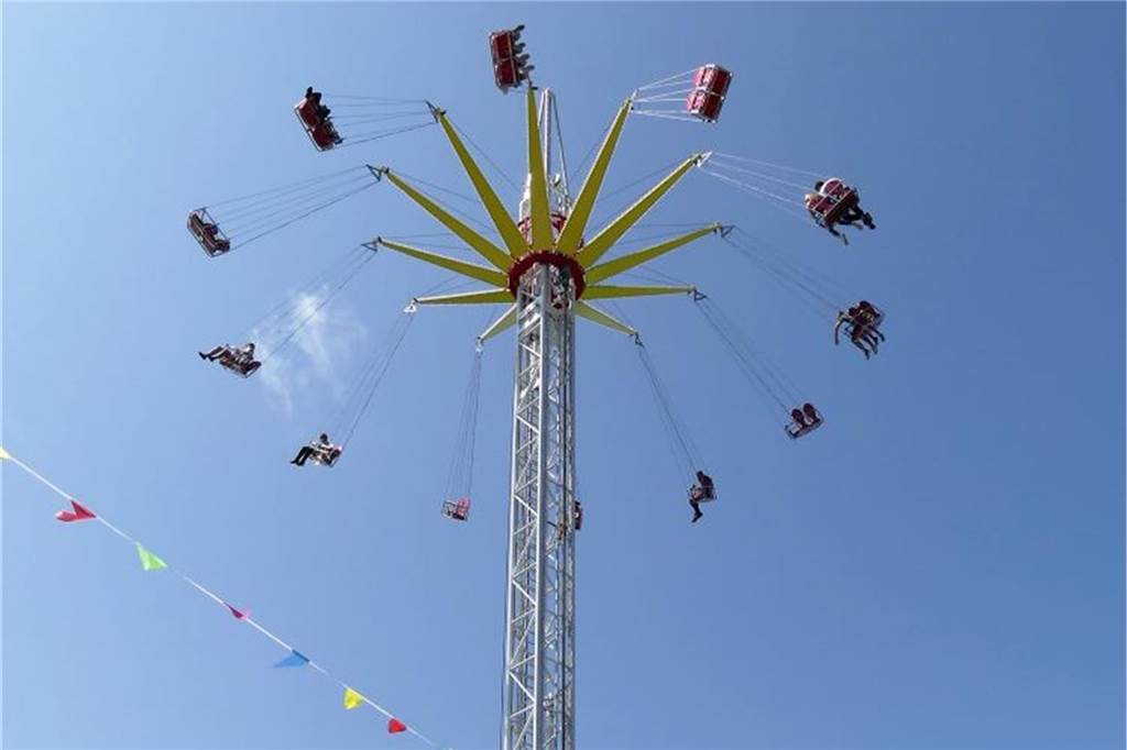 40 Meter über Ahaus: Echte Premiere kommt zur Kirmes nach Ahaus Das Fahrgeschäft Fly Over