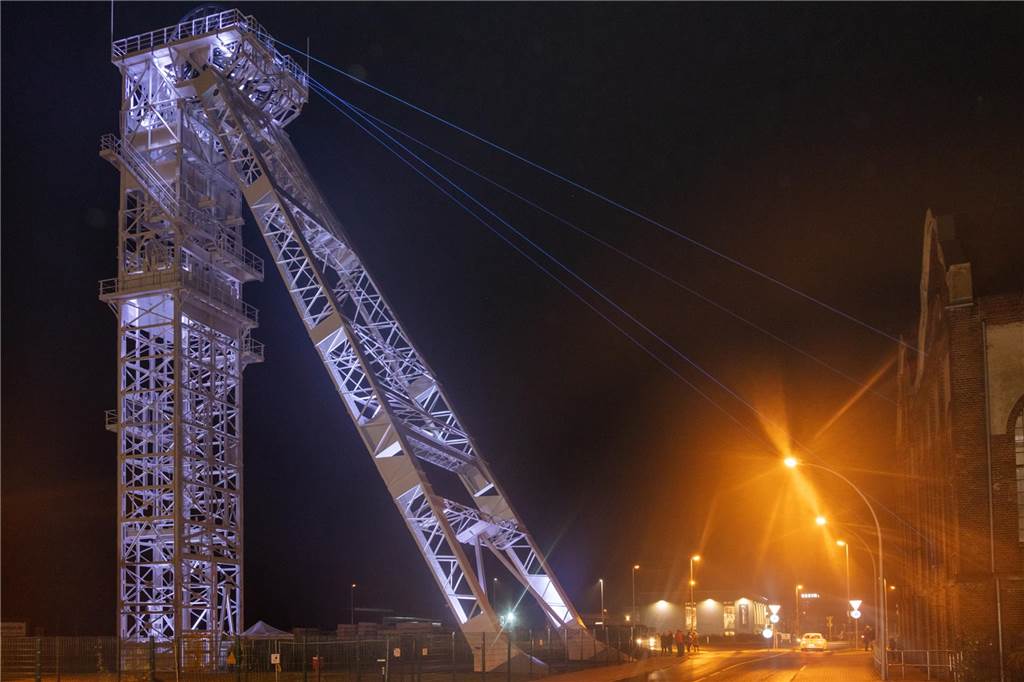 Stadt Dorsten zieht Bilanz nach Energiesparverordnung Der Förderturm der Zeche Fürst Leopold in Dorsten wird in der Regel beleuchtet.