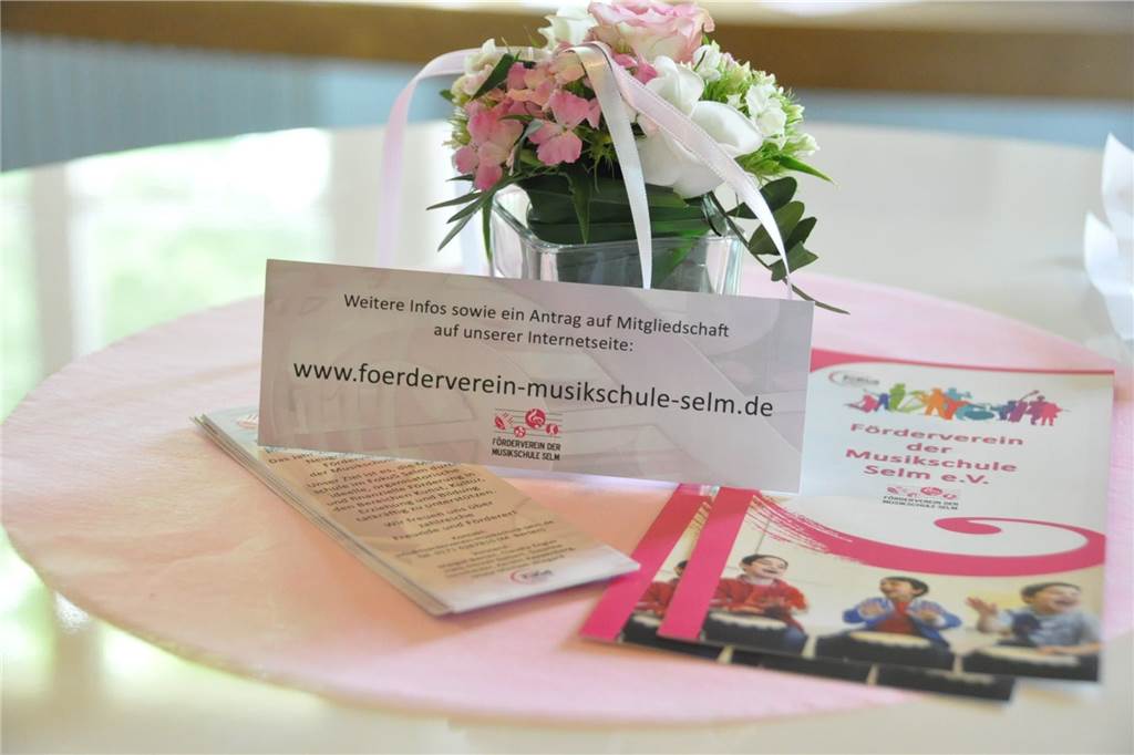 So geht die Musikschule Selm die Zukunft an Der Förderverein der Musikschule ist bei den Veranstaltungen der Musikschule mit Menschen und Infomaterial präsent.