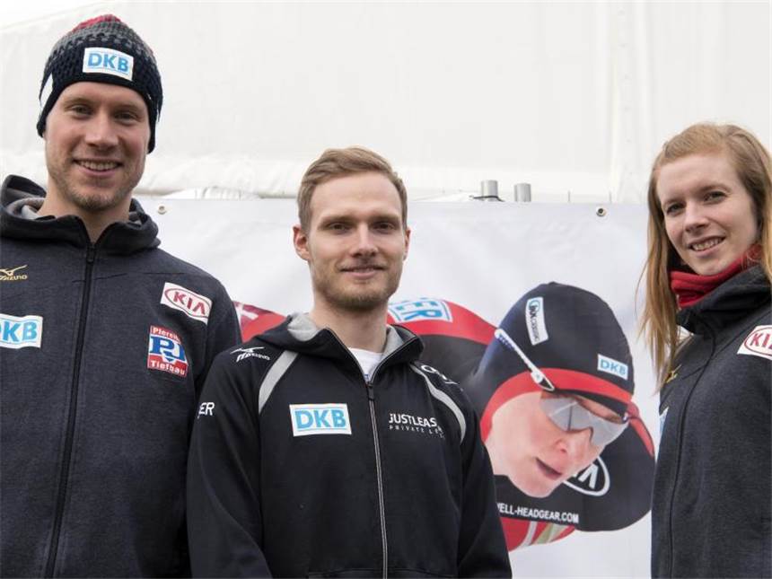 Eisschnelllauf-WM: Pechstein und Beckert wollen in Finals Der Fokus von Patrick Beckert (M) gilt den 5000 Metern. Foto: Soeren Stache