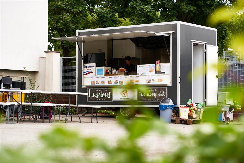 Malou Cruz kocht philippinische Gerichte – aber nicht so wie im Original Der Foodtruck steht die meiste Zeit an der Voßkuhle.