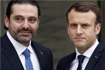 Der französische Präsident Macron (r) und der libanesische Premierminister Hariri bei einem Treffen im Elysee-Palast im November 2017. Foto: Thibault Camus/AP