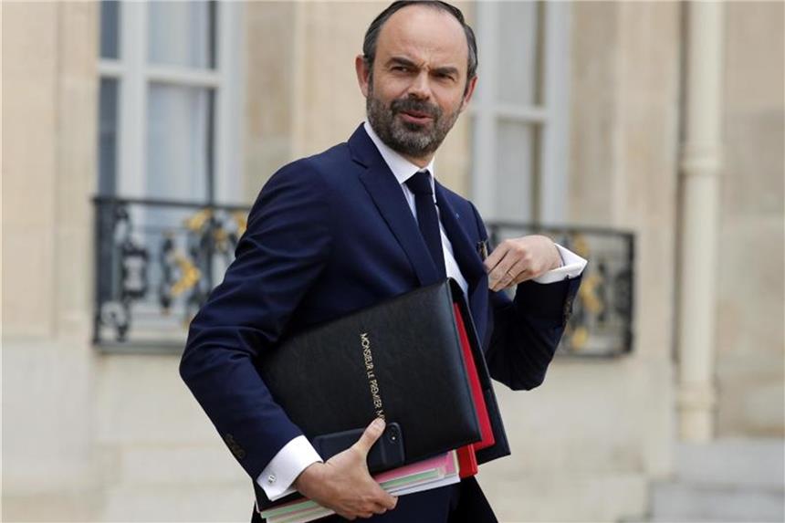 Der französische Regierungschef Édouard Philippe will die staatliche Bahngesellschaft SNCF umkrempeln. Foto: Francois Mori/AP