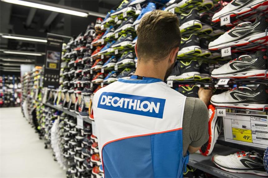 Decathlon plant großes Auslieferungslager in Dortmund Der französische Sportartikel-Hersteller Decathlon will ein Auslieferungslager in Dortmund bauen und hunderte Arbeitsplätze schaffen. Von ihm aus sollen Decathlons norddeutsche Filialen beliefert werden - etwa das Geschäft in Berlin (Bild).