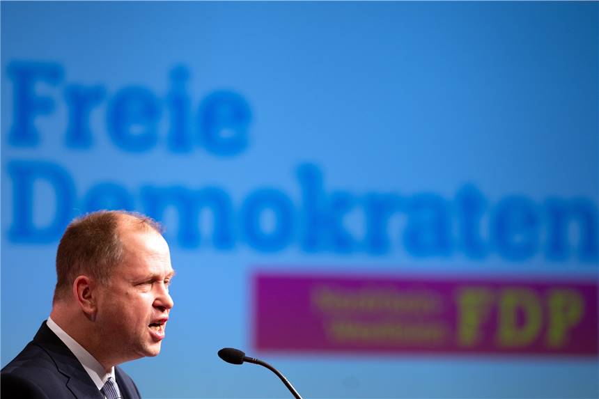 NRW-FDP-Chef Stamp nennt Ausgangssperren "gefährlichen Unsinn" Der frisch wiedergewählte Chef der NRW-FDP attackiert den Bund und nennt Ausgangssperren "gefährlichen Unsinn".