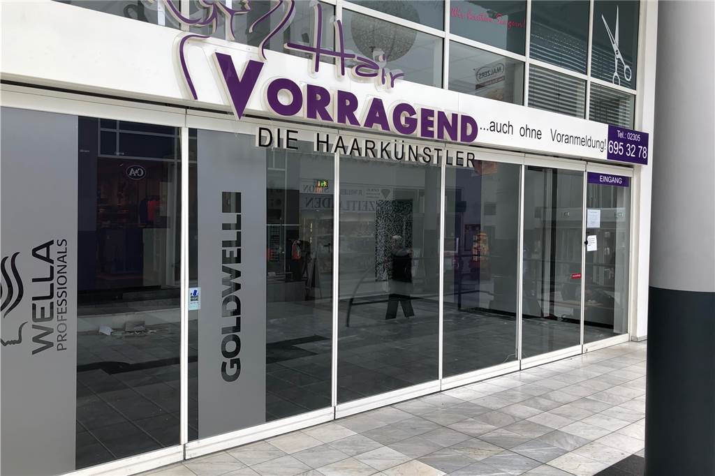 Ein Markenzeichen verschwindet vom Einkaufszentrum am Widumer Platz Der Friseur ist bereist vor einigen Wochen umgezogen.