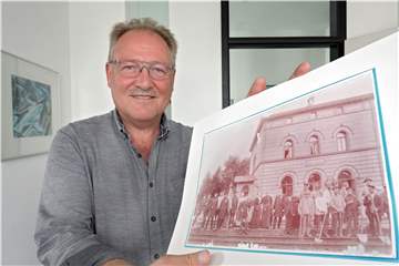 Der Fröndenberger Architekt Frank Lütkefent hat das historische Bahnhofsgebäude in Langschede vor Jahren zu seinem Büro umgebaut und vor wenigen Jahren auch Pläne vorgelegt, wie ein reaktivierter Haltepunkt dort aussehen könnte.