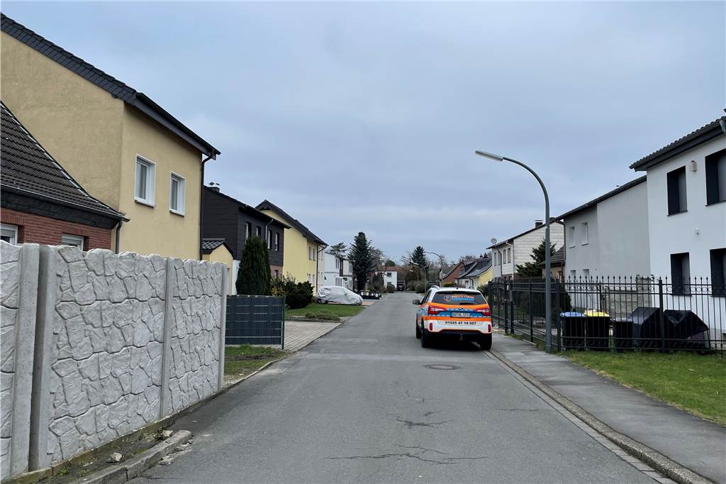 Zwangsversteigerung in Deusen: Doppelhaushälfte hat keine zentrale Heizung Blick in den Fruchtweg in Deusen