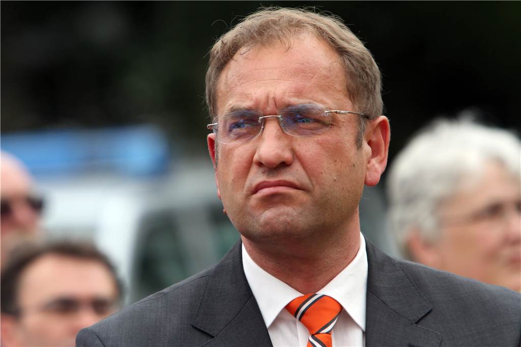 CDU wählt kommissarischen Parteichef - Weitere Rücktrittsforderungen Der frühere Aplerbecker Bezirksbürgermeister Sascha Mader ist jetzt kommissarischer Parteichef der Dortmunder CDU.