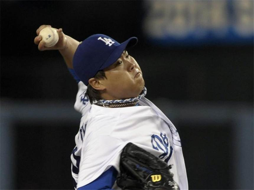 Red Sox und Dodgers erste Teams in den MLB-Playoffs Der für die Los Angeles Dodgers spielende Südkoreaner Hyun-Jin Ryo holt zum Wurf aus. Foto: Paul Buck