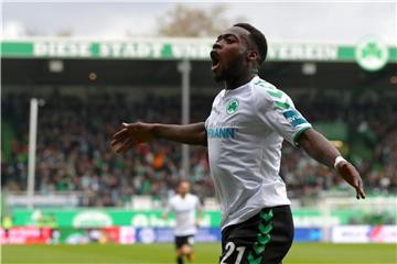 Der Fürther Khaled Narey jubelt über seinen Treffer zum 1:0 gegen den SV Sandhausen. Foto: Daniel Karmann