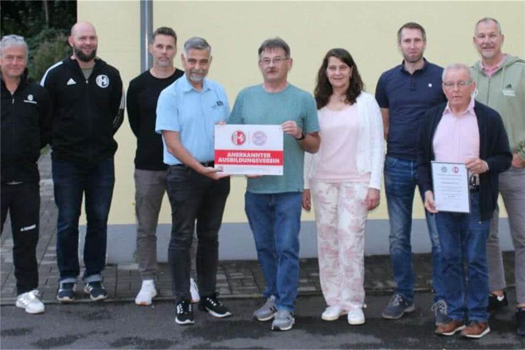 Besondere Auszeichnung für Hombrucher SV: Geldprämie für deutschen U-Nationalspieler Der Fußball- und Leichtathletik-Verband Westfalen (FLVW) hat den Dortmunder Verein Hombrucher SV offiziell als FLVW-Ausbildungsverein zertifiziert.