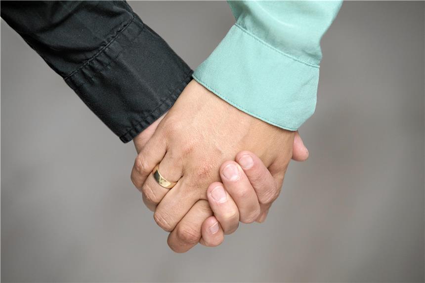 Heiraten wird teurer Der Gang zum Standesamt wird im kommenden Jahr in Heek teurer werden. Auch für Trauungen müssen Paare bald mehr zahlen. Foto: dpa