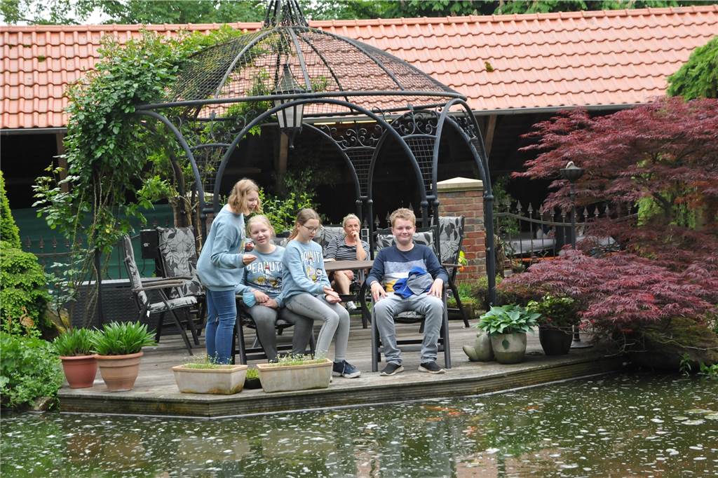 Mit vielen Fotos: Offene Gartentage wirken als Besuchsmagnet Der Garten von Martin und Ulla Resing war gut besucht.