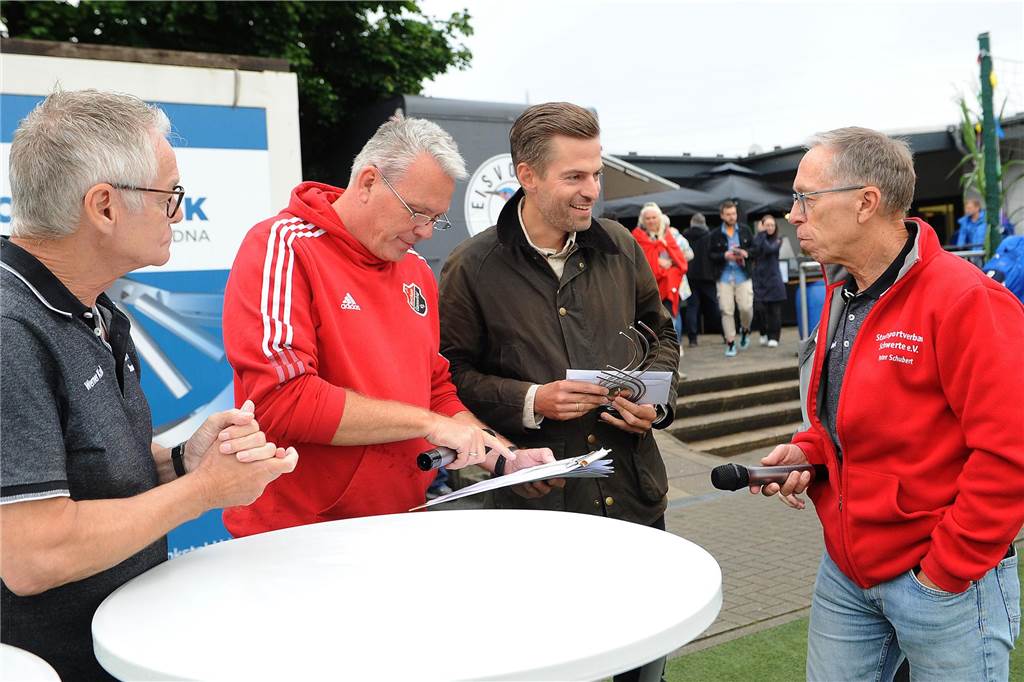 Der Geisecker ist nach einem 3:0-Endspielsieg gegen den VfL Schwerte der Stadtmeister 2023. 