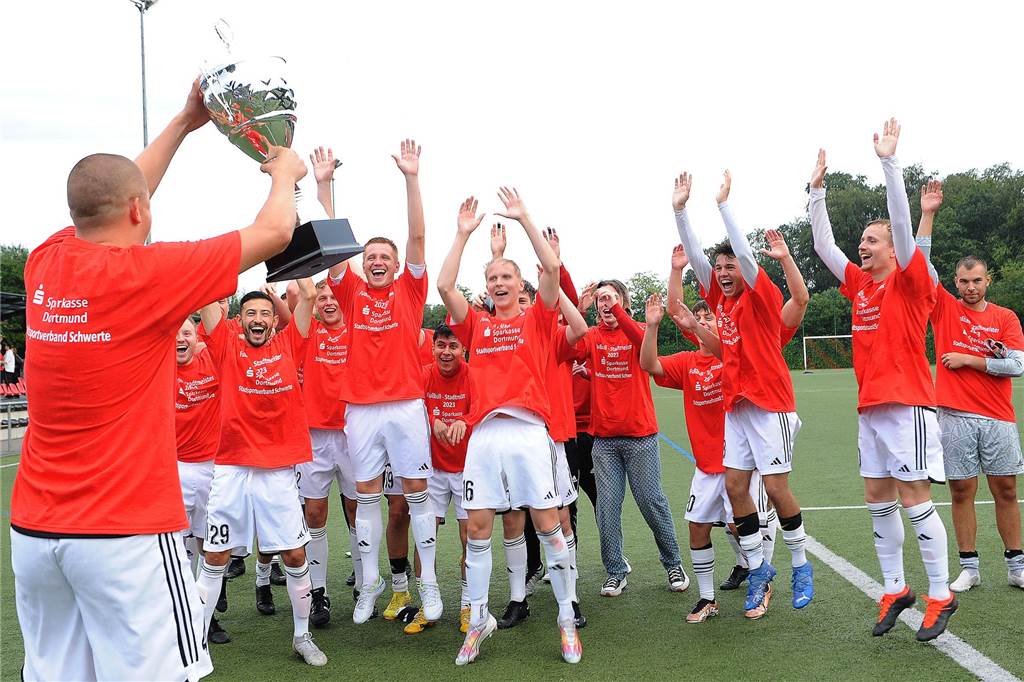 Der Geisecker ist nach einem 3:0-Endspielsieg gegen den VfL Schwerte der Stadtmeister 2023. 