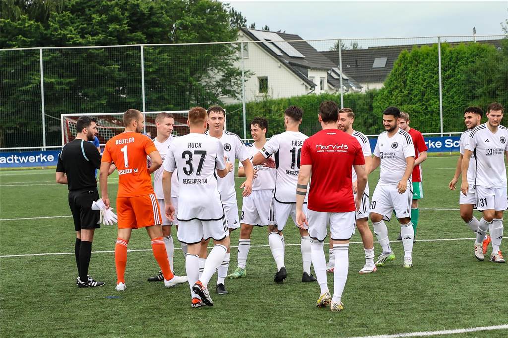 Der Geisecker SV hat das Endspiel der Stadtmeisterschaft mit 2:0 gegen den VfL Schwerte gewonnen.