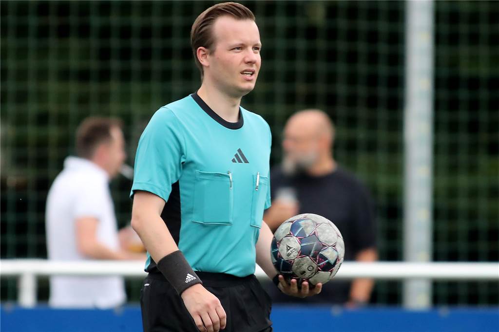 Schwerter Stadtmeisterschaft zum Durchklicken: Die besten Bilder der beiden Halbfinalspiele Der Geisecker SV hat gegen den ETuS Schwerte-Ost mit 7:2 gewonnen.