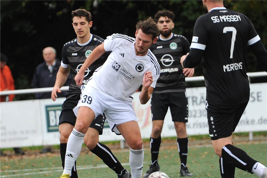 Der Geisecker SV hat gegen die SG Massen mit 0:2 verloren.