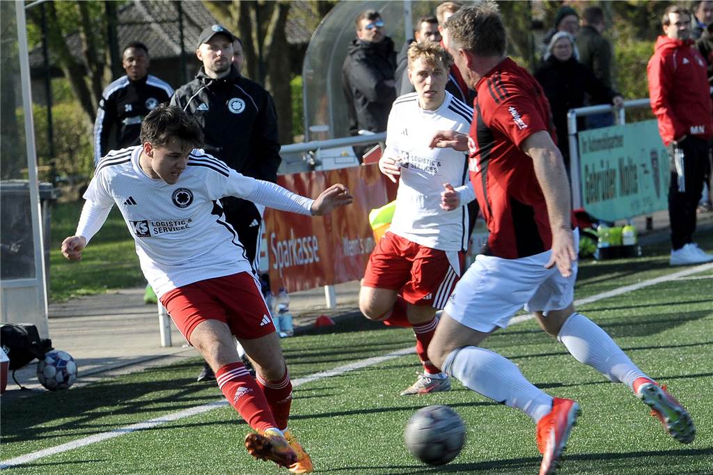 Gipfeltreffen mit dem VfB Westhofen: VfL Schwerte plagen Torwartsorgen vor dem Lokalduell Ein Spieler des Geisecker SV beim Schuss.