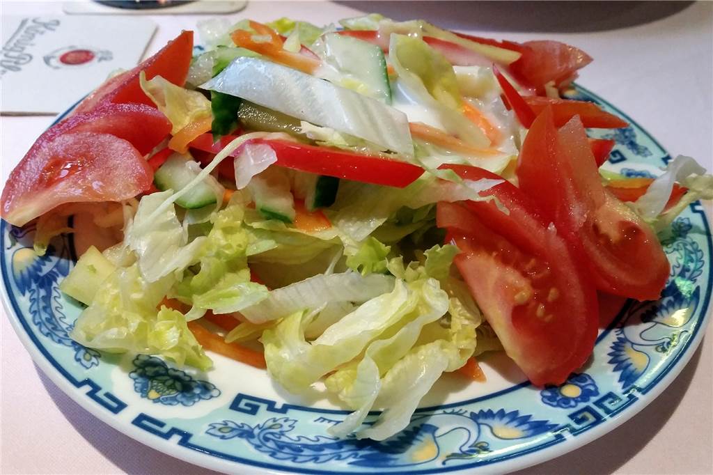 Asia-Restaurant „Golden Dragon“ überzeugt mit Charme und Spezialitäten aus Fernost Der gemischte Salat