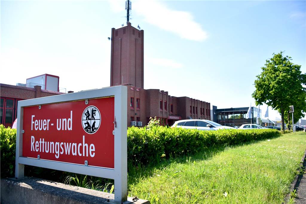 Uralte Klischees: Feuerwehr löscht nicht nur am eigenen Kirchturm Feuer- und Rettungswache Ahaus