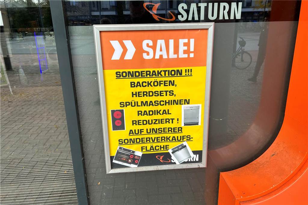 Aus Saturn wird Mediamarkt: Neuer Fokus im Sortiment – mit einem Highlight Sale-Plakat am Saturn