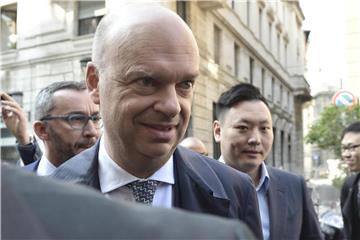 Der Geschäftsführer des AC Mailand, Marco Fassone (l). Foto: Flavio Lo Scalzo/ANSA/AP
