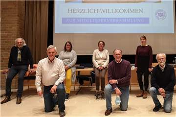 Der gewählte Vorstand der SG Selm: Claus Broeker (hinten von links), Michaela Radke, Gaby Winter, Nadine Müller und Ludger Surholt (vorne von links), Dieter Niechcial, Klaus Uwe Sarg.