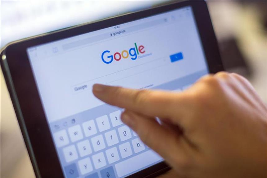 Reform des EU-Urheberrechts im Europaparlament Der Google-Schriftzug auf einem iPad Mini 2. Foto: Lukas Schulze/Illustration