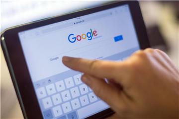 Der Google-Schriftzug auf einem iPad Mini 2. Foto: Lukas Schulze/Illustration