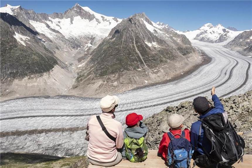 Der Große Aletschgletscher hat seit Beginn der Messungen 1870 insgesamt mehr als 3000 Meter an Länge verloren. Foto: Walter Bieri/KEYSTONE
