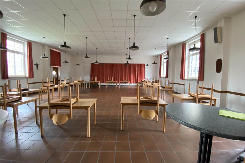 Wohnen im alten Pfarrheim: In Ascheberg entstehen Wohnungen am Kirchplatz Der große Saal und die Gruppenräume, die teil von den Vereinen mitgestaltet wurden, bleiben erhalten.
