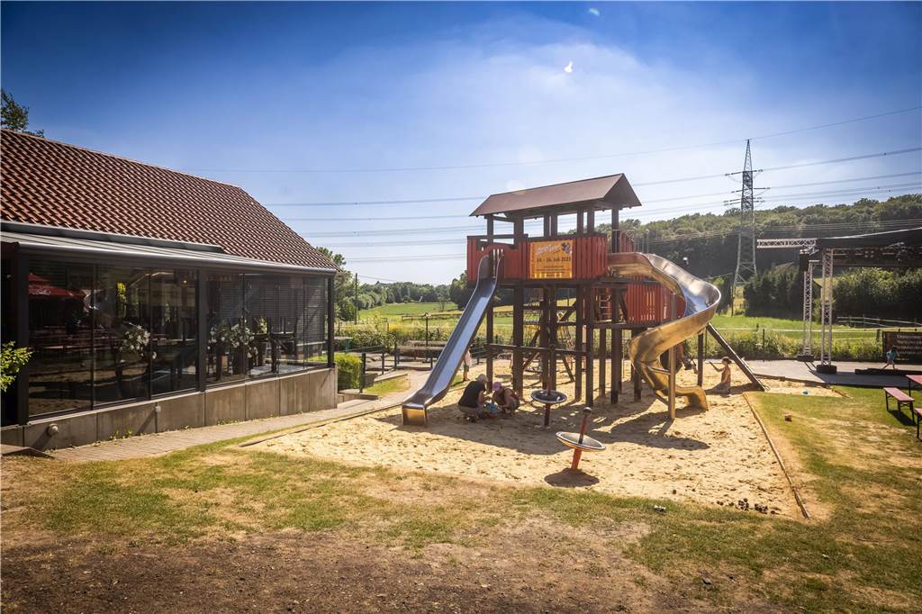 Tante Amanda im Biergarten-Check: Wohlfühloase mit großem Spielplatz Der Biergarten Tante Amanda in Dortmund-Westerfilde verfügt über einen großen Spielplatz.