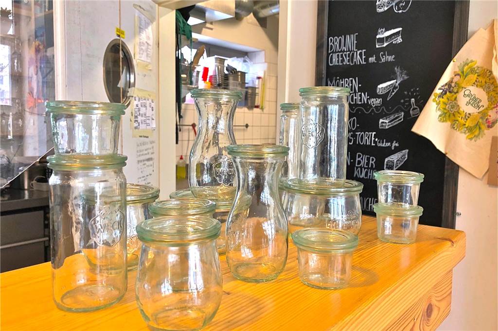 Müllberge durch To-Go-Trend: Dortmunds Gastronomen werden kreativ Der Grüne Salon am Nordmarkt hat gleich sechs unterschiedliche Größen und Formen von Weckgläsern für jeden Anlass angeschafft.