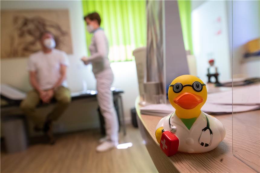 Stiko plant gegenwärtig keine generelle Impfempfehlung für Kinder und Jugendliche Der Grünen-Politiker Dahmen verlangt eine Aufklärungskampagne, um Jugendliche und Eltern mit der Impfentscheidung nicht allein zu lassen.