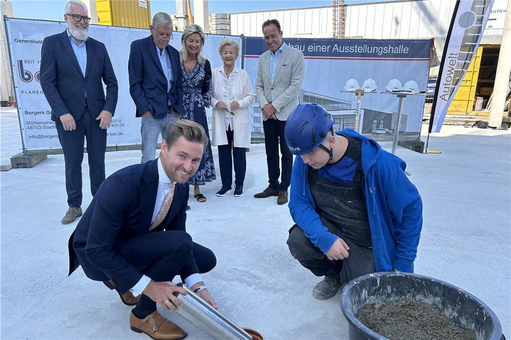 Grundsteinlegung für neue Ausstellungshalle.