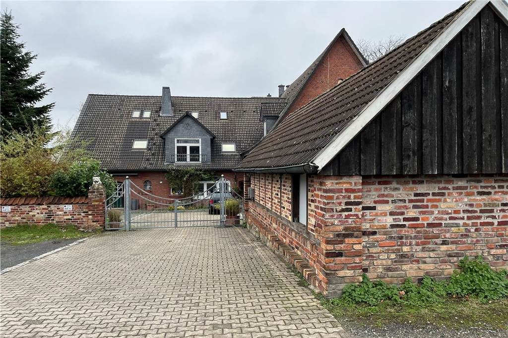 So teuer sind die Top-Immobilien in Lünen, Selm und Werne Der Gutshof in Bork ist schon seit mehreren Monaten auf der Online-Plattform zu finden.