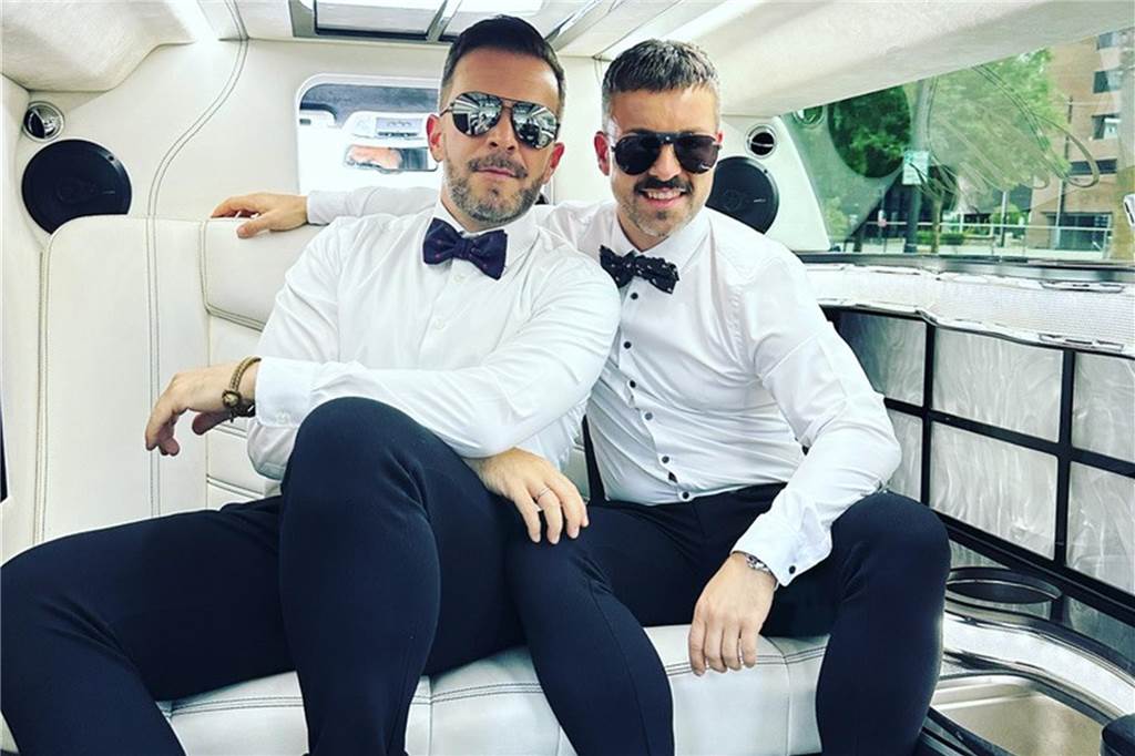 Halterner war als Trauzeuge von Caro und Andreas Robens im TV Der Halterner Dirk Schürmann (l.) und sein Ehemann Tobias waren die Trauzeugen bei der dritten Hochzeit von Caro und Andreas Robens in Las Vegas.