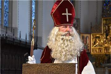 Der Halterner Nikolaus plant offenbar eine Überraschung für die Familien und Kinder.