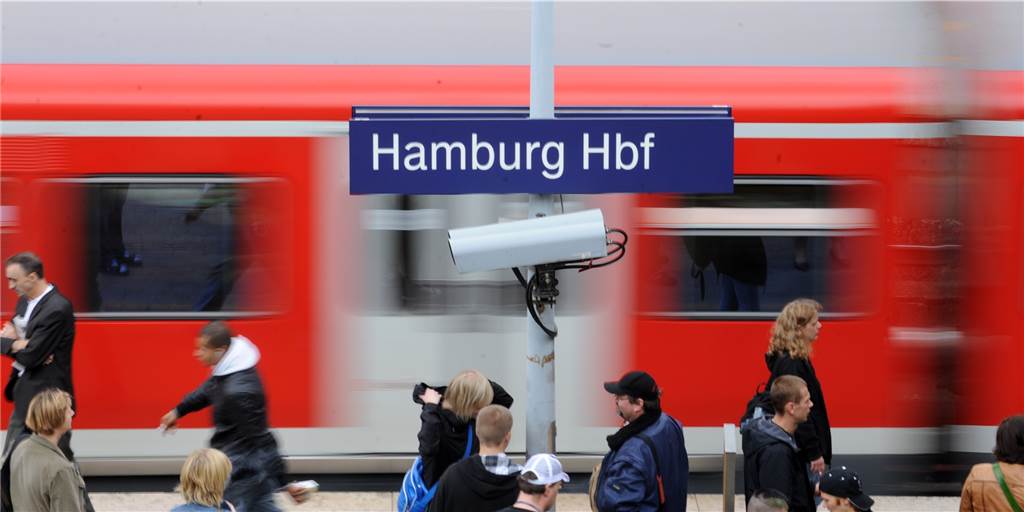 Hunderte Stadt-Mitarbeiter fahren mit dem Sambazug – Bürgermeister: „Es ist nicht die Aida“ Der Hamburger Hauptbahnhof ist am 15. Juni das Ziel des Sambazuges aus Herten.