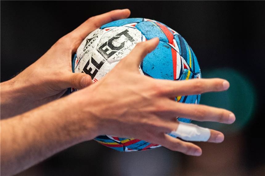Handballer mit drastischer Maßnahme: Spielbetrieb lange eingestellt wegen Coronavirus Der Handballsport ruht vorerst.